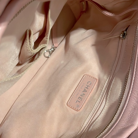 Pre loved Chanel Gabrielle medium in tweed - Picture 11 of 14